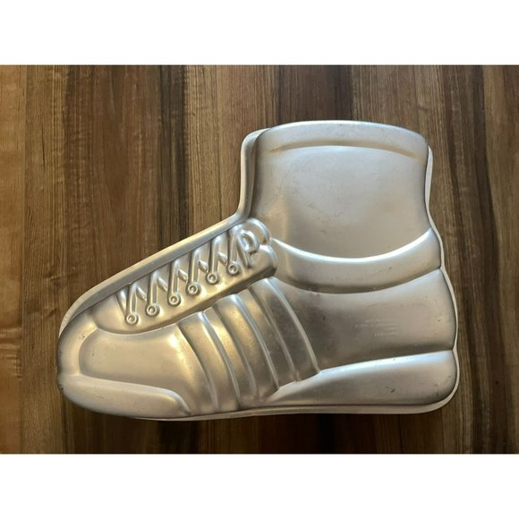 Vintage 1979 Wilton Hi-top Sneaker Shoe Baking Mold Cake Pan #502-1964 Rare HTF